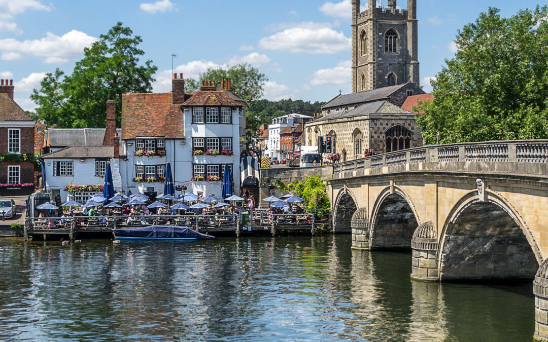 Made-to-measure curtains Henley-on-Thames